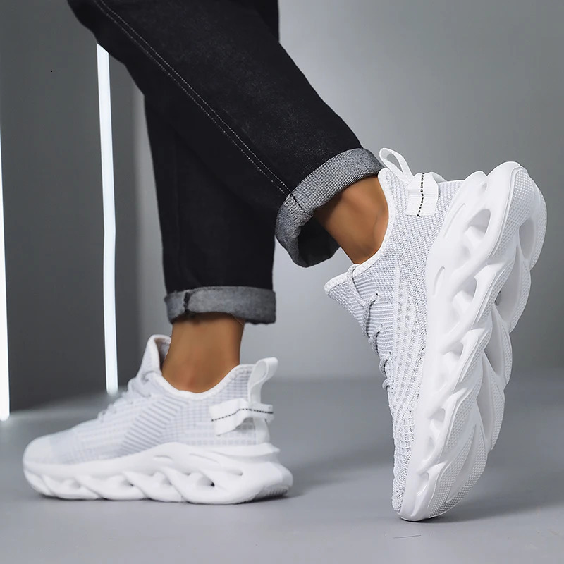 Selling Mens Running Shoes Breathable Sports Sneakers Outdoor NonSlip Couple Casual Comfortable 250219