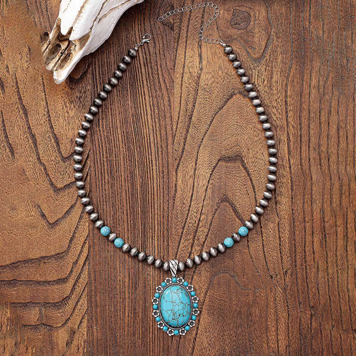 Pendant Necklaces Qingdao Daiwei Jewelry 1 turquoise horseshoe exaggerated pendant necklace H25219