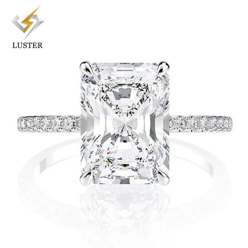 Luster Jewelry Luxury Design 18k Gold Engagement Wedding GRA Emerald Moissanite Diamond Ring for Women
