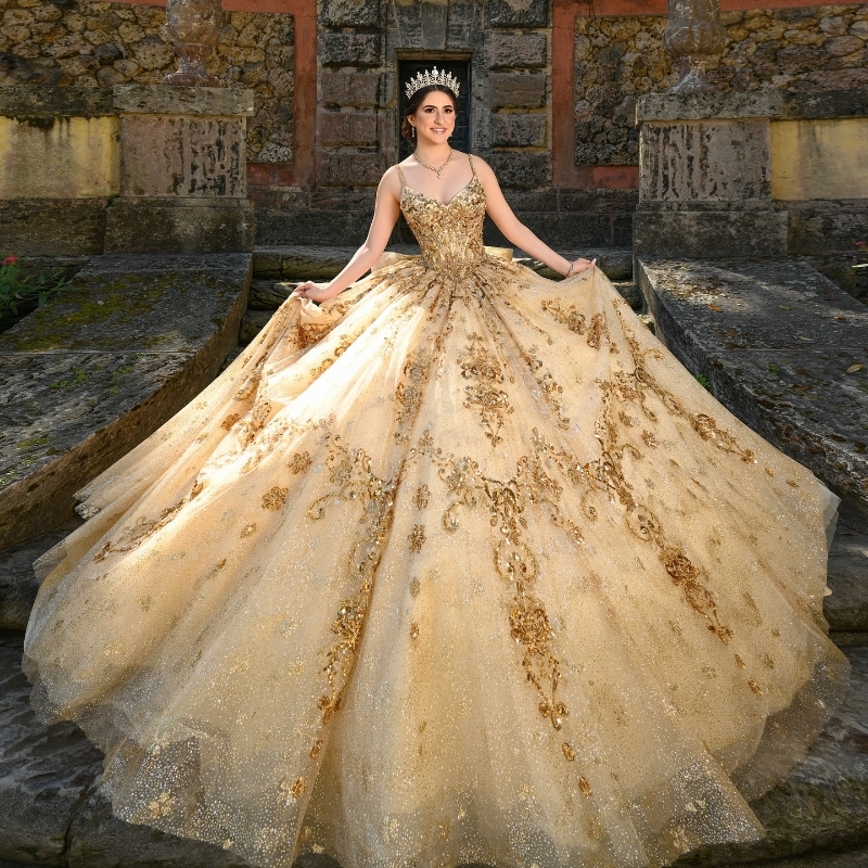 Champagne Shiny Quinceanera Dresses Ball Gown Spaghetti Strap Appliques Lace Beading Crystal Tull Sweet 16 Dress Vestidos 15 de anos