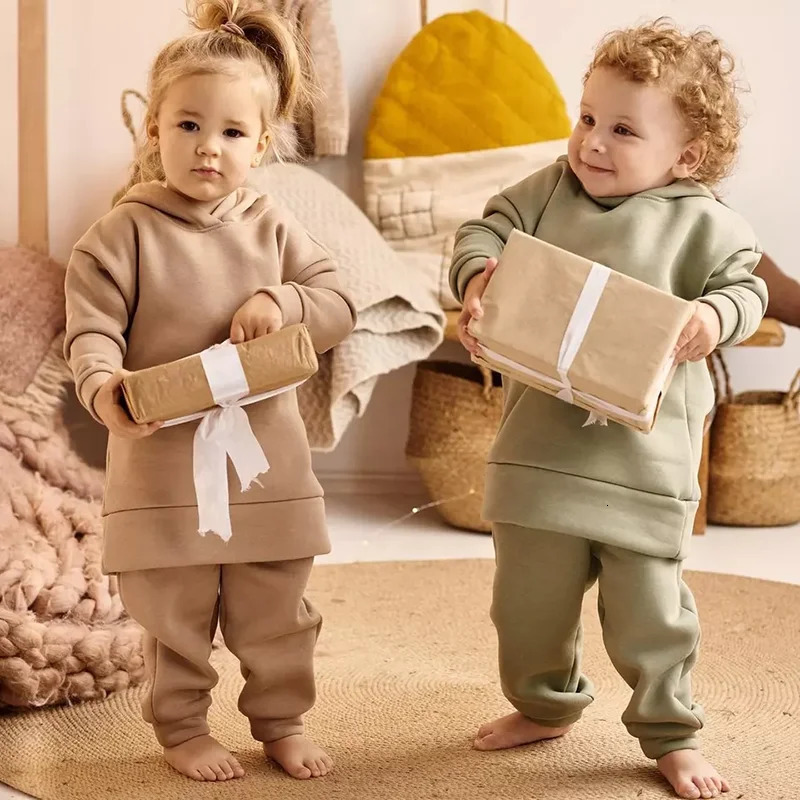 Winter Warm Childrens clothing Sets Kids Girls Fleece Outfits Boys Clothes Baby Sport Hoodied and Pants Toddler Tracksuit 250220