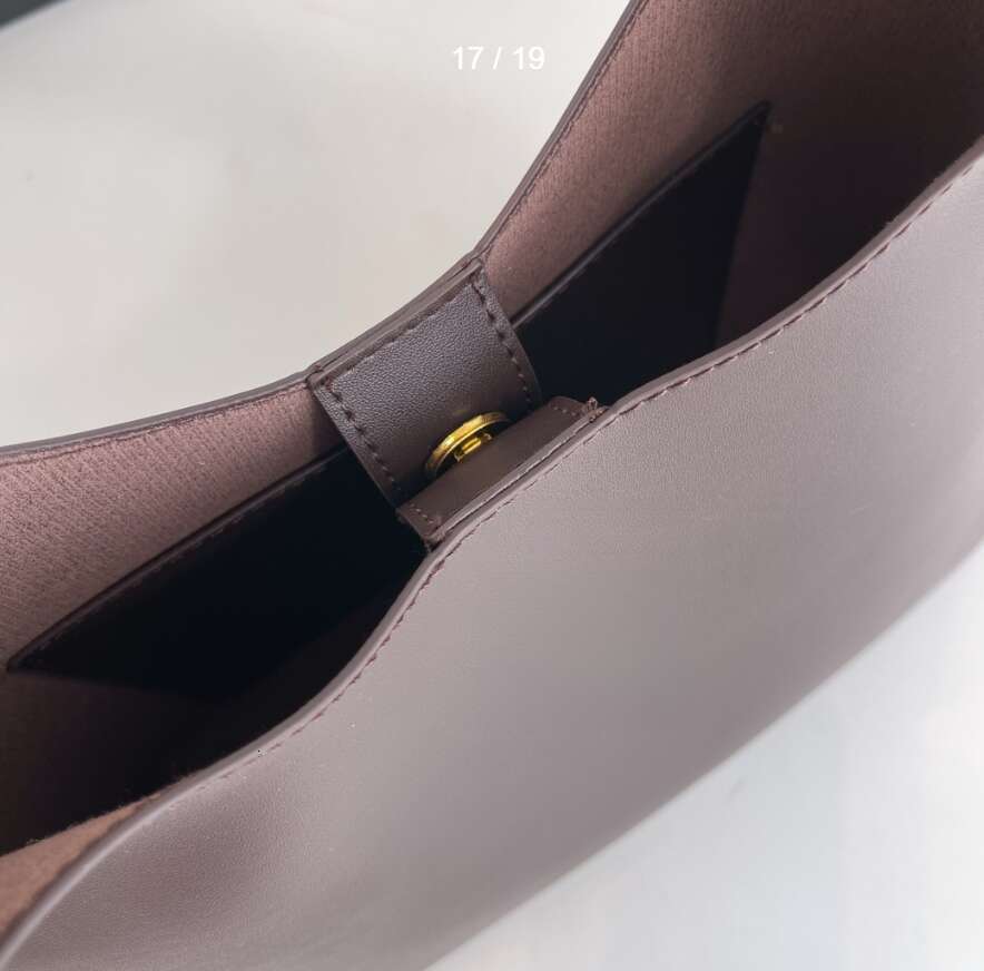 Tote Large Capacity Smooth One Shoulder Hand-Held Commuting Armpit Bag, Classic Retro Women's Bags