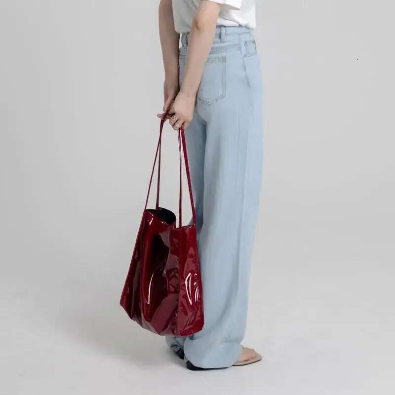 Retro Women's Large Capacity Women's Shopping Bag Fashionable Patent Leather Women's Shoulder Bag Solid Color Designer Handbag