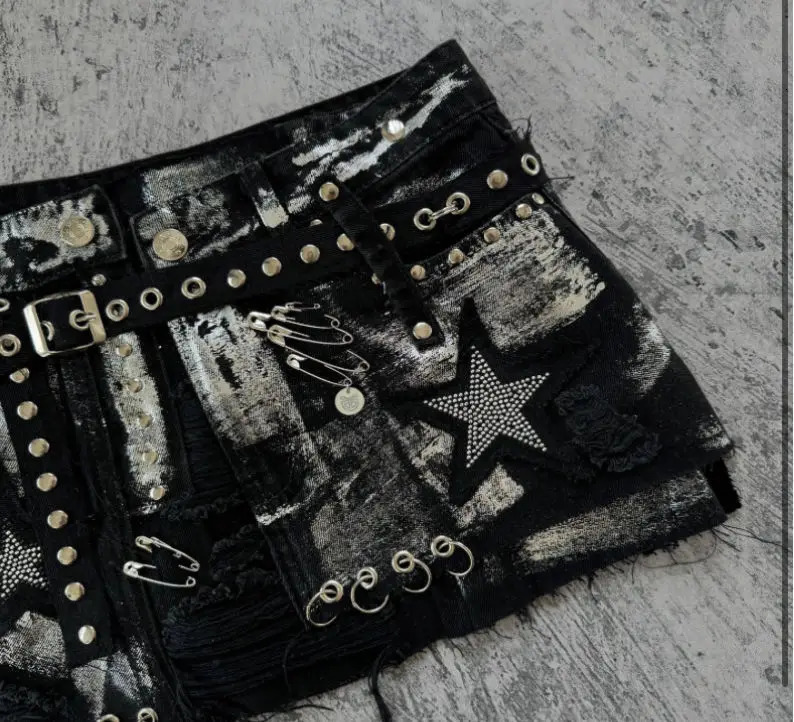 Y2k Gothic Shorts Vintage Women Hole Rivet Rhinestones Hip Hop Emo Girl Tassels Anime Pants Sexy Summer Denim Mini Shorts 250219
