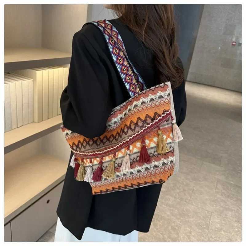 Large Capacity Ethnic Style Fashionable Simple Elegant Handbag 2023 Autumn New Style Shoulder Bag Womens Commuter Tote Bag Z250219
