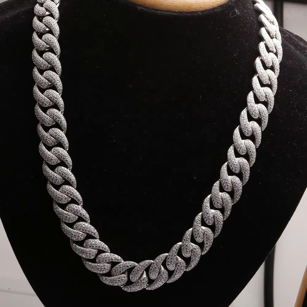 Sterg Sier Moissanite Dia Cuban Chain in Hip Hop Style Customized Size With New Design and VVS Clarity