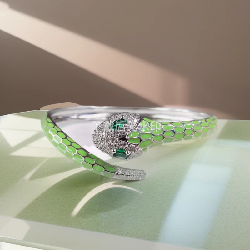 European and American dominating snake head bracelet green enamel niche exotic snake fashion cool personality bracelet girl 250220