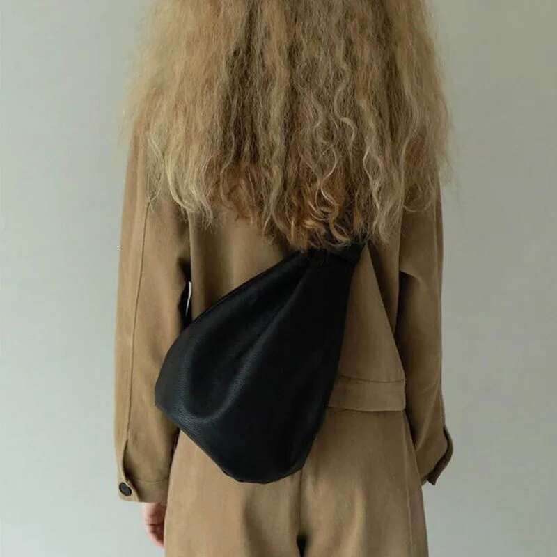 New High-End Texture Casual Commuting Niche Design, Single Shoulder Bucket Bag, Crossbody Bag, Chest Bag