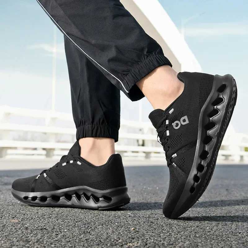 Mesh Fashion 2025 New Hollow Out Design Mens Shoes Sneakers tralight Cozy Breathable Teenagers Running Shoes Mens Zapatillas Z250412