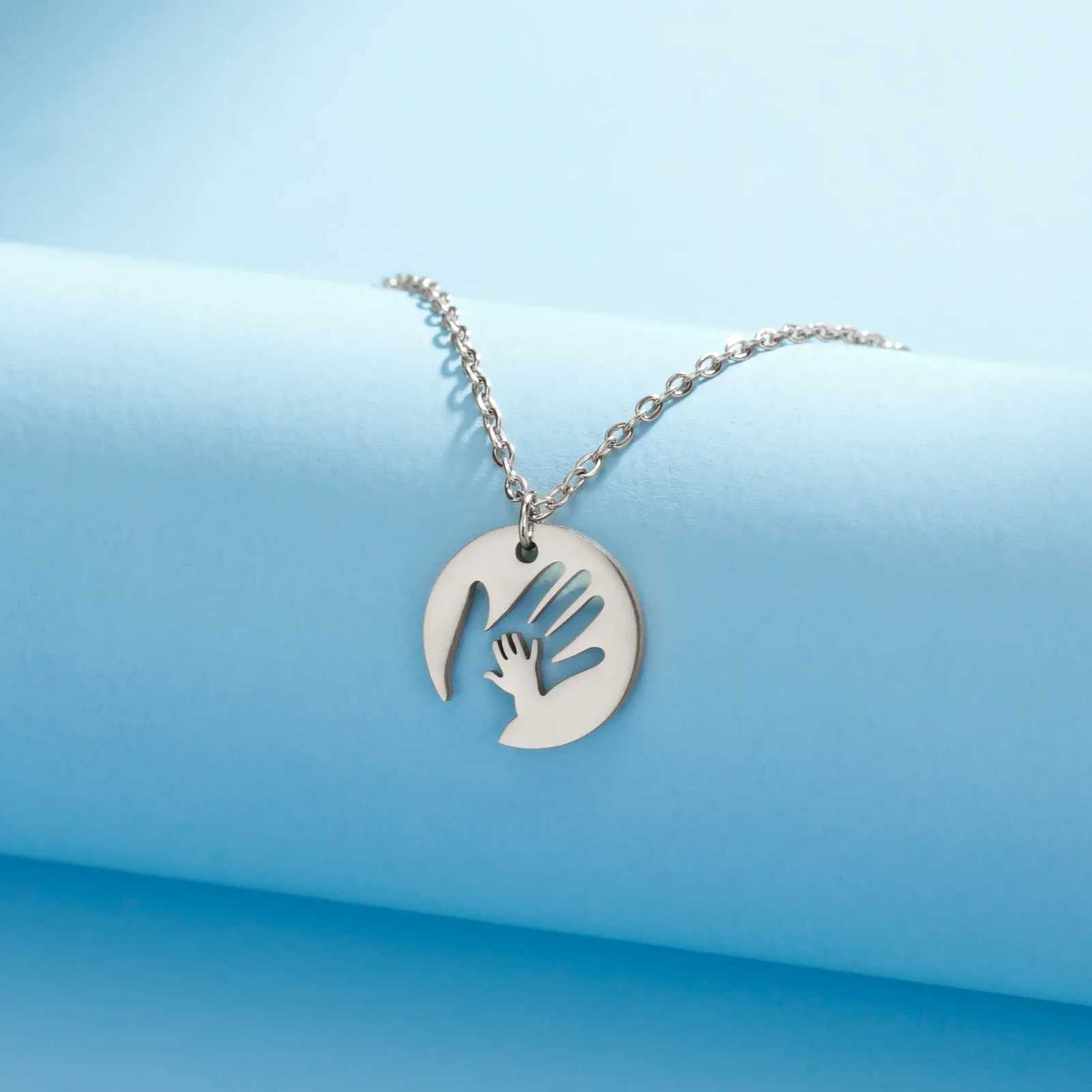 Skyrim Palm Pendant Necklace Family Mom Gift Men and Women Stainl Steel Pendant Jewelry Fashion TrendXJ250219