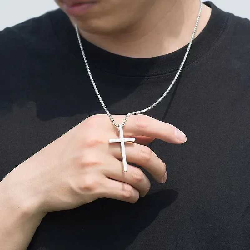 2024 New Cross Pendant Necklace for Men Women Minimalist Silver Color Stainl Steel Jewelry Male Female Sweater Chain GiftsXJ250219
