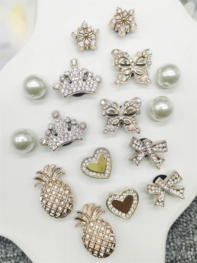 16PCS Rhinestone Pineapple Shoe Charms ABS Bling Crown Shoes Decorations Accessories DIY Lovely Silvery Clips Fit Sandals 250219