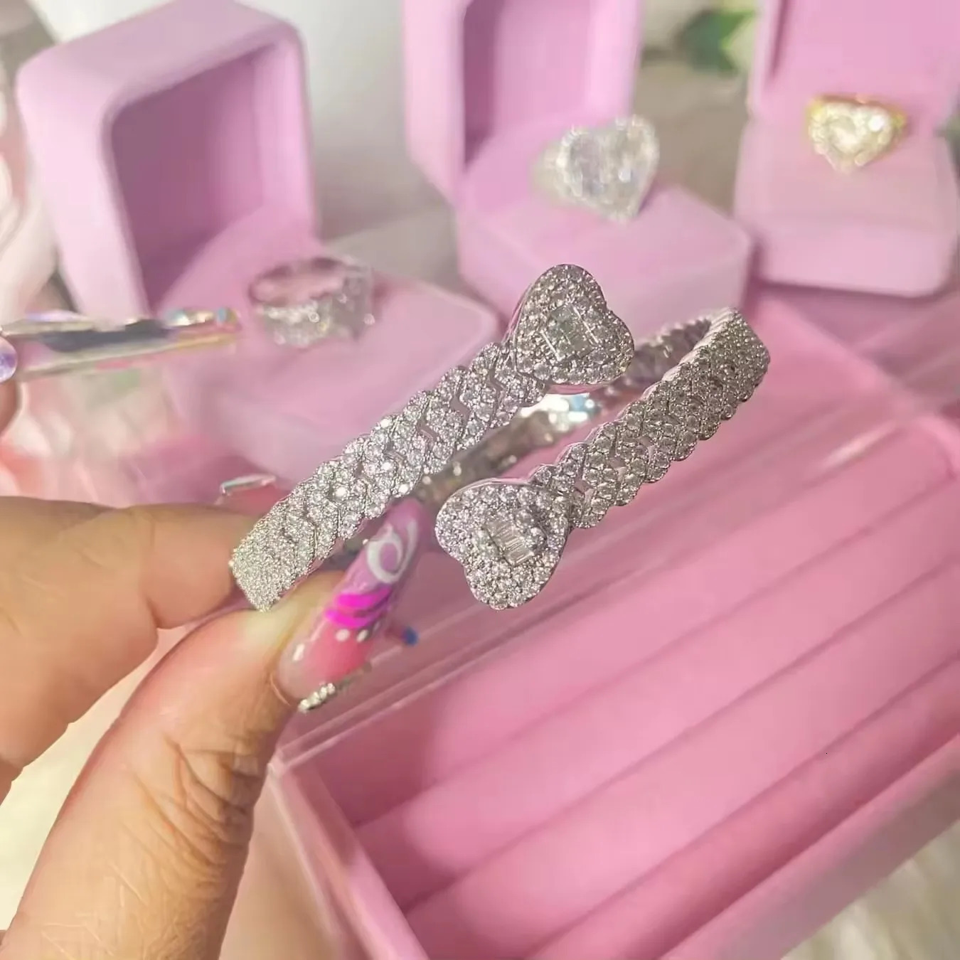Fashion Iced Out Bling Women Jewelry Geometric Round CZ Cuban Tennis Chain Heart Shaped Charm Bracelet Bangle 250213