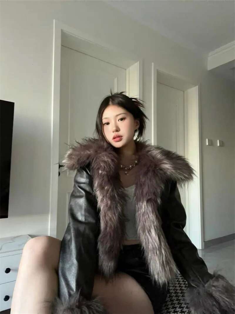 Korean Version Premium Fur Integrated Plush Jacket for Women's Winter New Thick and Warm Short Motorcycle Coat Female Clothing