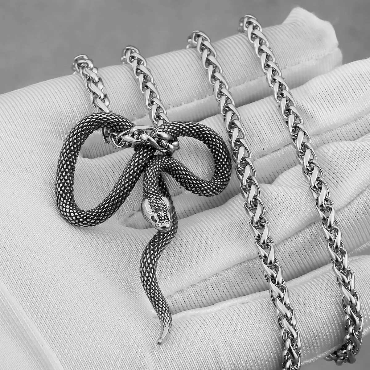 Gothic Snake King Necklace Mens Hip Hop Punk Biker Pendant Necklace Retro Charm Stainl Steel Male JewelryXJ250219