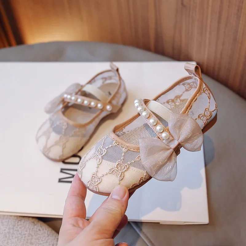 Childrens Elegant Lace Flats 2024 Summer Girls Pearl Cute Bow Breathable Sweet Princess Fashion Shoes for Party Wedding Show X250220