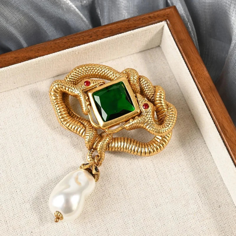 European and American fashion trend Double headed Spirit snake Pearl brooch for women 250220