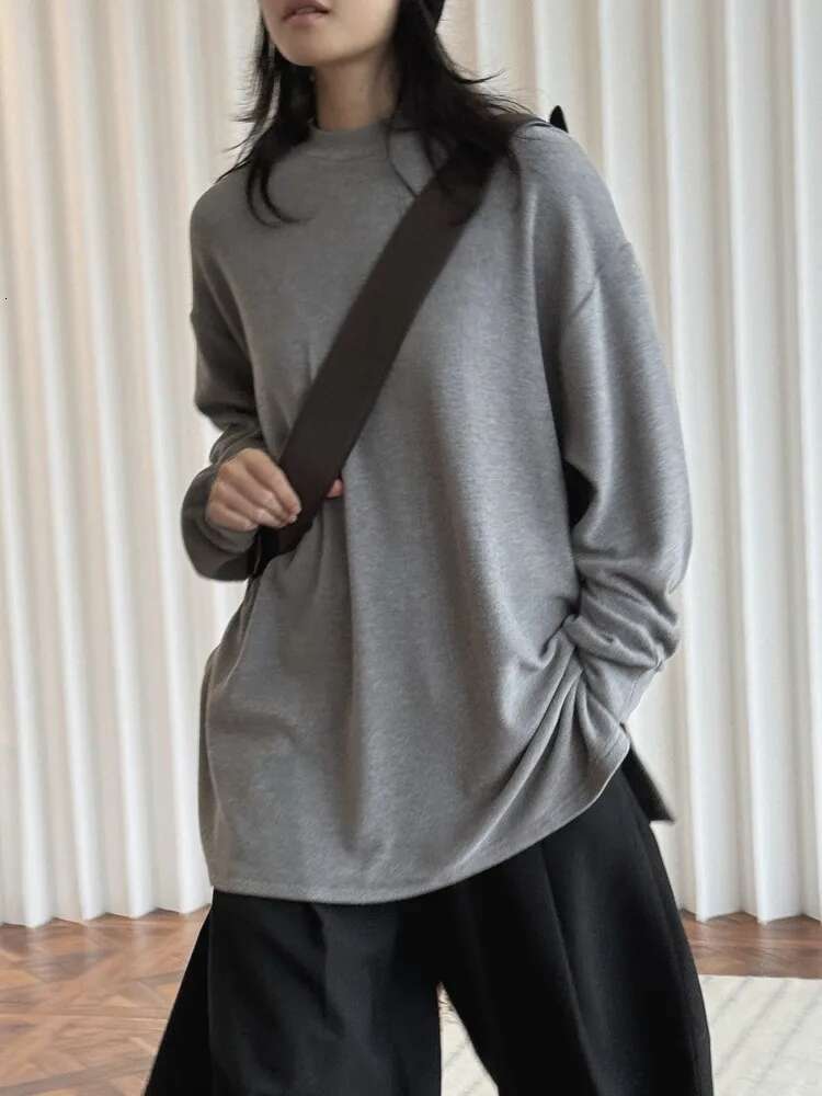 Minimalism Long Sleeve T-Shirt Women's Round Neck Casual Loose Warm Tops Female Tees Fashion 2025 Winter New 26C857