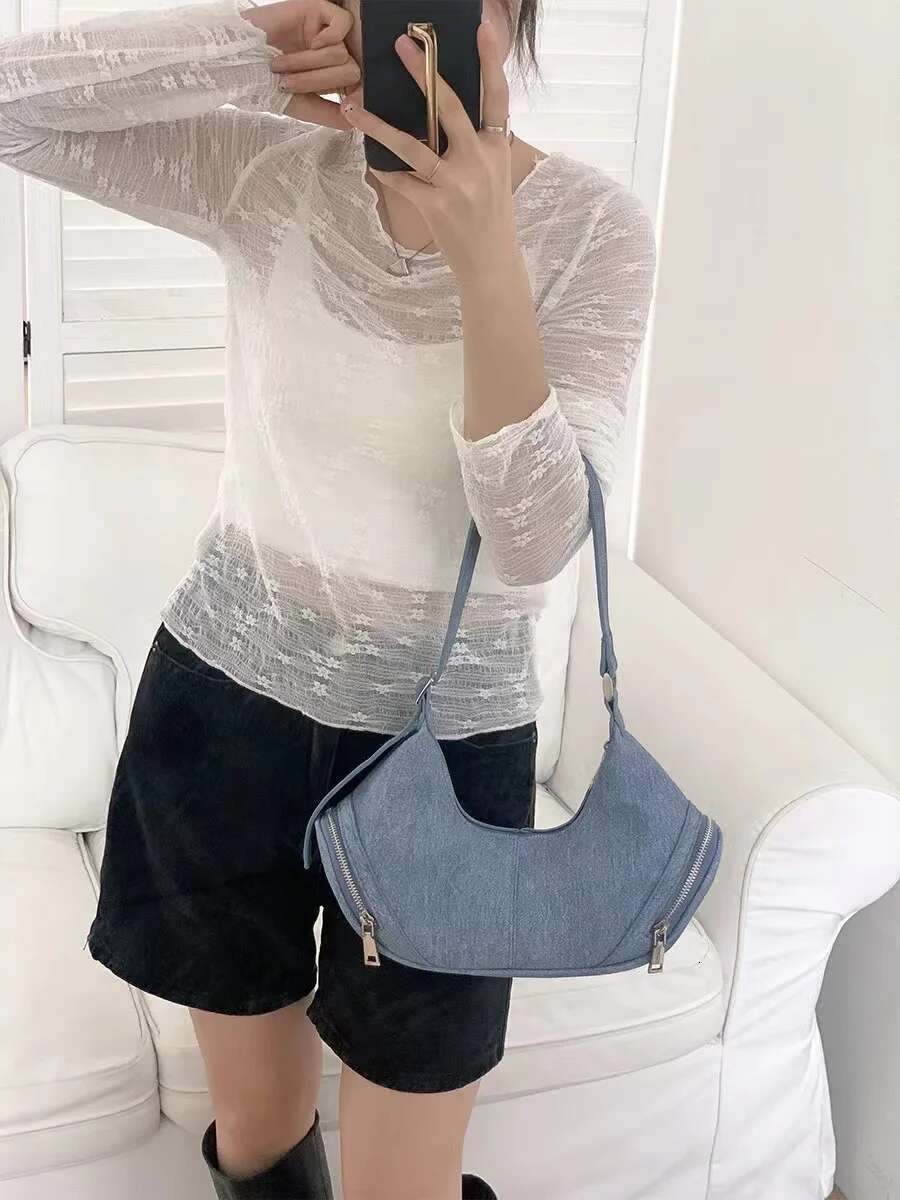 Korean Niche Design Retro Pillow Bag, Personalized Trendy Zipper Pocket Motorcycle Casual And Simple Armpit Bag