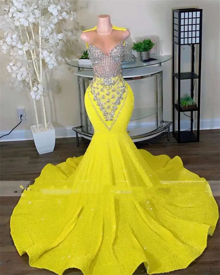 Sparkly Yellow Sequin Long Prom Dresses Black Girls 2025 Bead Dia Mermaid Sheer Neck Formal Evening Party Gala Gowns