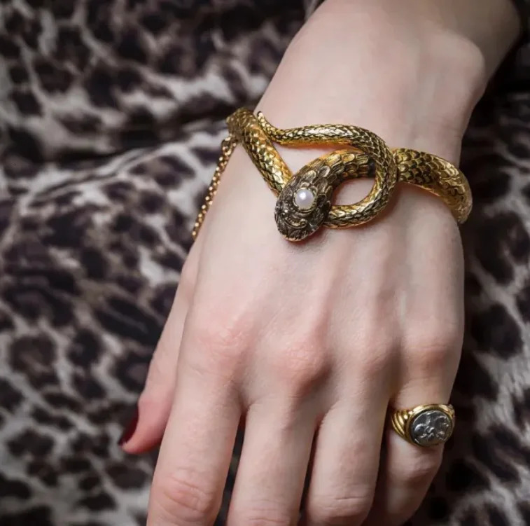 Medieval Cleopatra Pet Spirit Snake Bracelet Vintage High Appearance Temperature Bracelet High Sensation Bracelet 250220