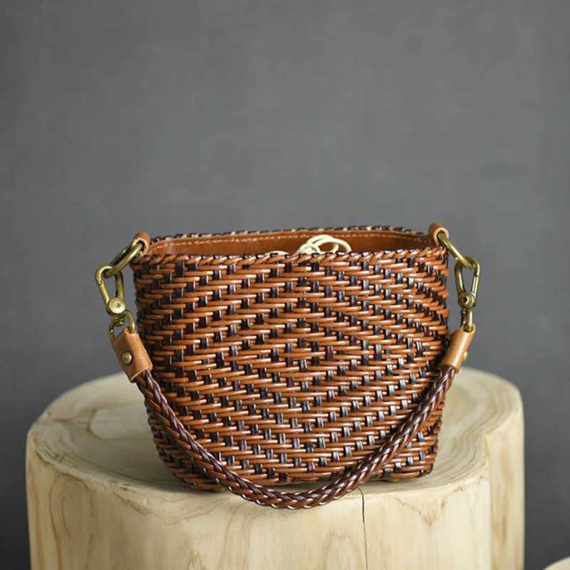 Autumn and winter new womens horizontal bag Japanese small square bag handmade woven personalized womens bag Z250219