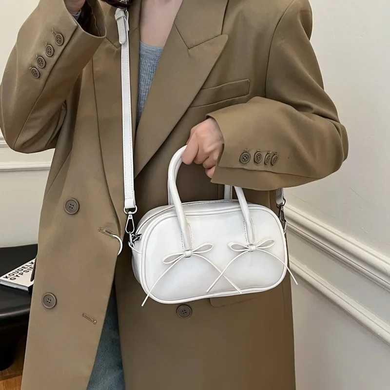 Premium Oil Wax Leather Small Shoulder Bag Womens 2025 New Trendy Versatile Messenger Bag Fashion Portable Bowling Bag Y250218