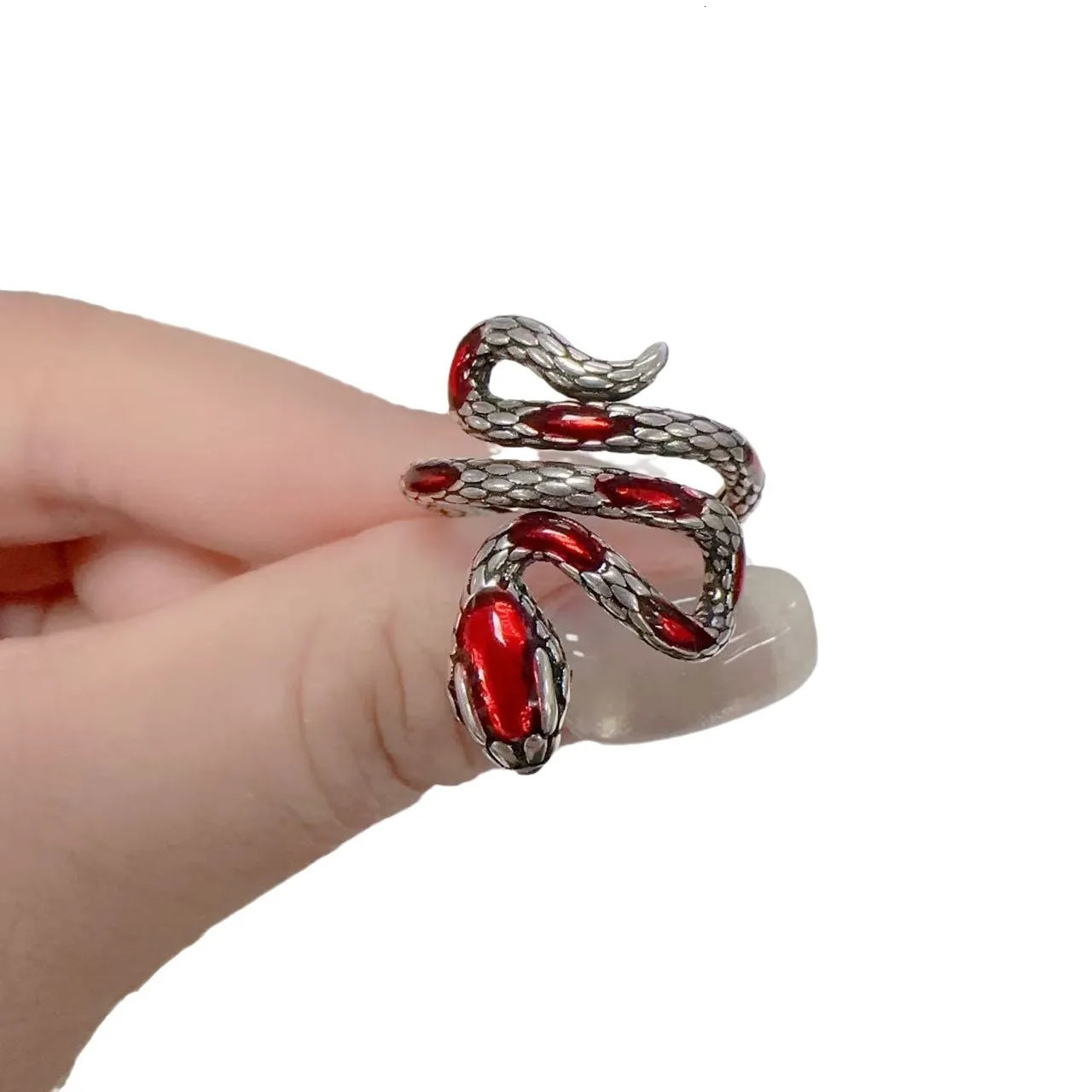 Personalized and versatile snake enamel snake shaped ring for women retro men cloisonn is an index finger jewelry ring. 250220