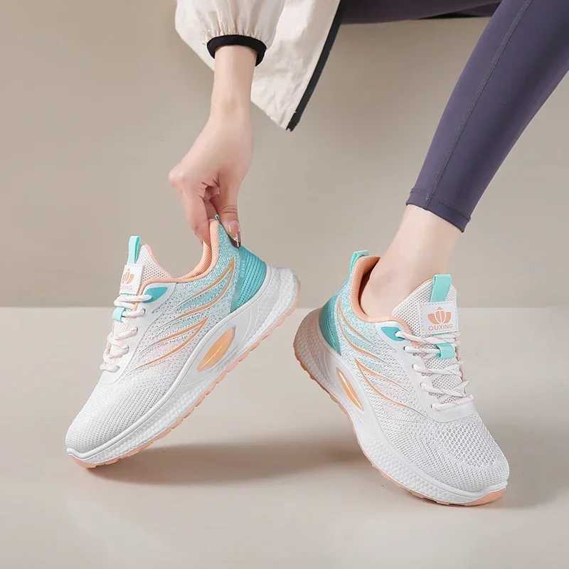Spring Women New Mesh Lightweight Sports Breath Lace Up Fitness Comfortable Thick Soled Casual Running Shoes Tenis MasculinoC250304