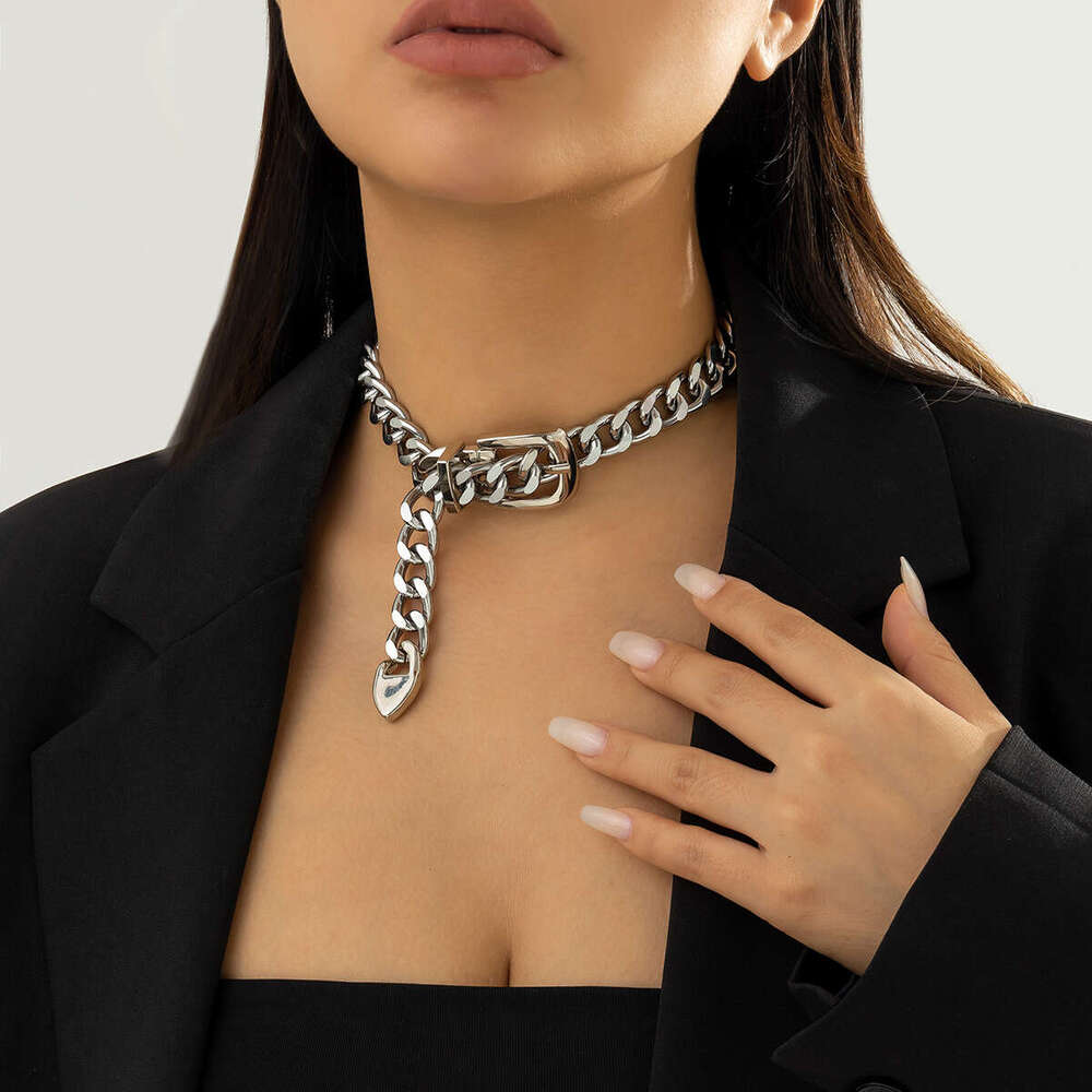 Hip hop minimalist design, belt buckle collarbone neck chain, cool and personalized necklace