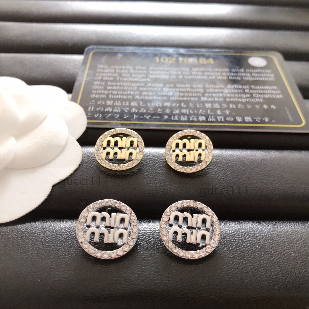 designer mu miao family mm letter hollow full diamond earrings small fragrant wind copper plated simple miss sweet new acc miumiu miumiue mius mius muimuu mui mui O1R8