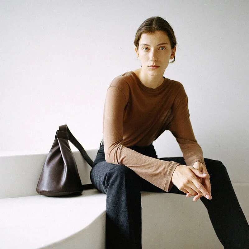 New High-End Texture Casual Commuting Niche Design, Single Shoulder Bucket Bag, Crossbody Bag, Chest Bag