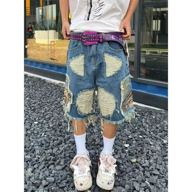 New Hip Hop Gothic Ripped Denim Shorts for Men and Women Casual Baggy Sweatpants Oversized Letter Embroidered Five Quarter Pants X250220