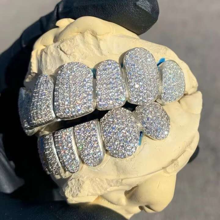 Fully Enhanced VVS Clarity Moissanite Dia Iced Out Teeth Grillz Hip Hop Jewelry in Sterg Sier Custom Size