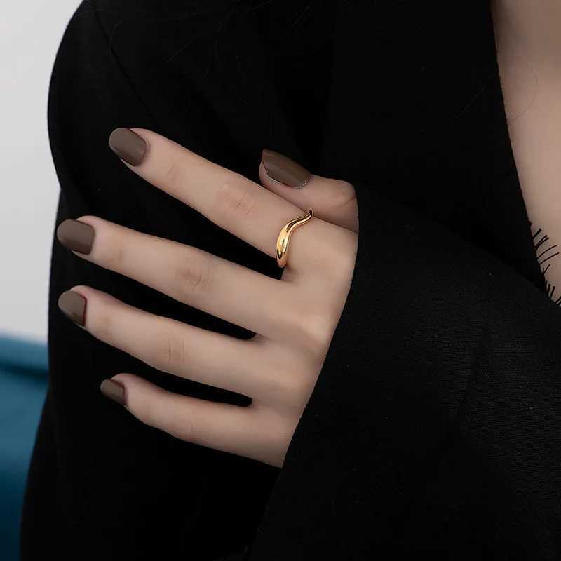 XIYANIKE Silver Color 2021 New Twisted Ring Creative Geetry Fashion Smooth Temperament French Jewelry Luxury Handmade X250220
