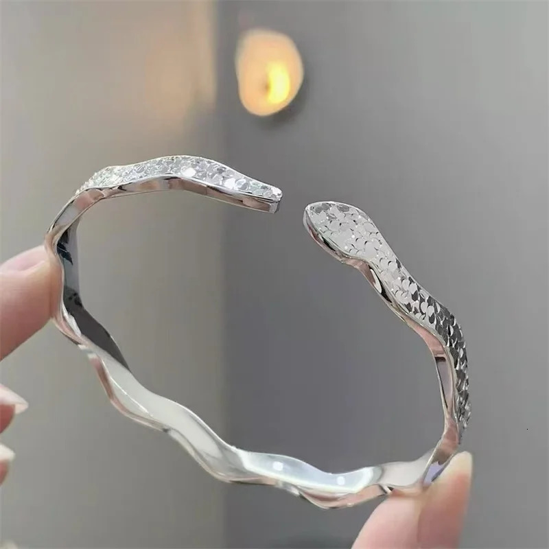 Silver 999 Spirit Snake Crushed Ice Wave Silver Bracelet Suitable for Women Real Light Wind Explosion Flash Silver Bracelet 250220