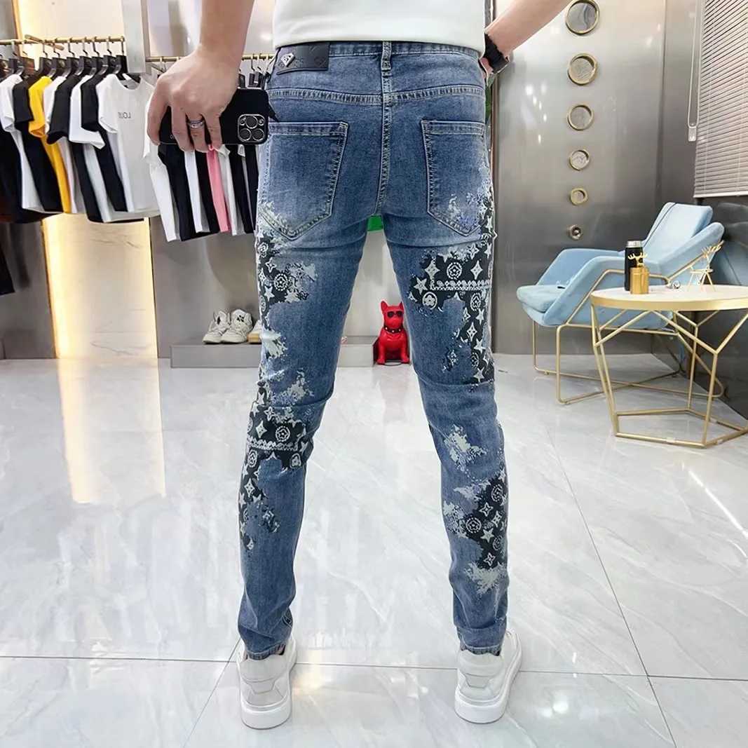 2023 Mens Skinny Jeans Brand Graffiti Printed Jeans Mens Spring Summer Personality Wash Elastic Slim Man Small Foot Denim Pants X250220