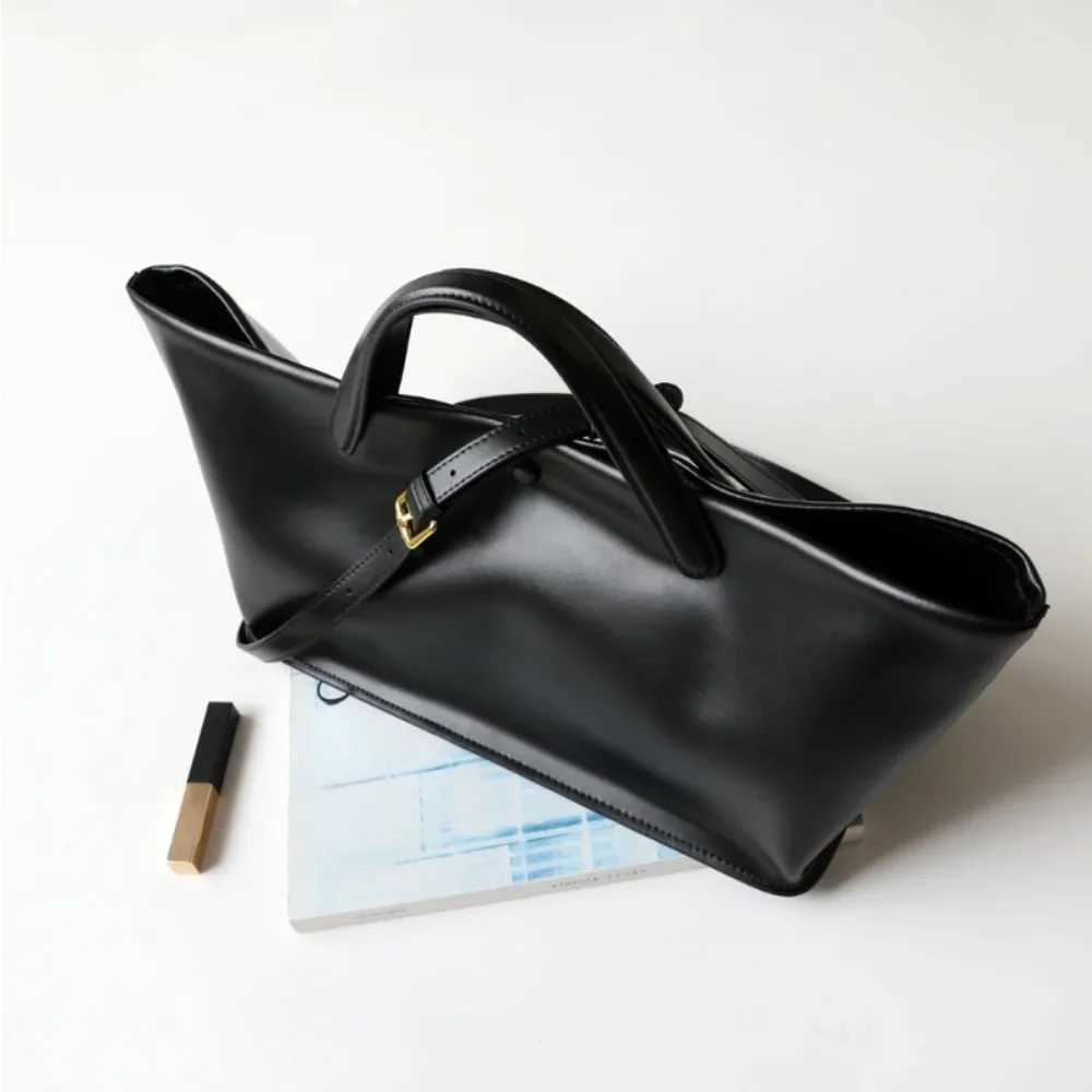 New Moda Simple Large Capacity Exposure Handbags Wen Off Casual Dermis Totes Minority Cmuter French Style Messenger Bags Z250220