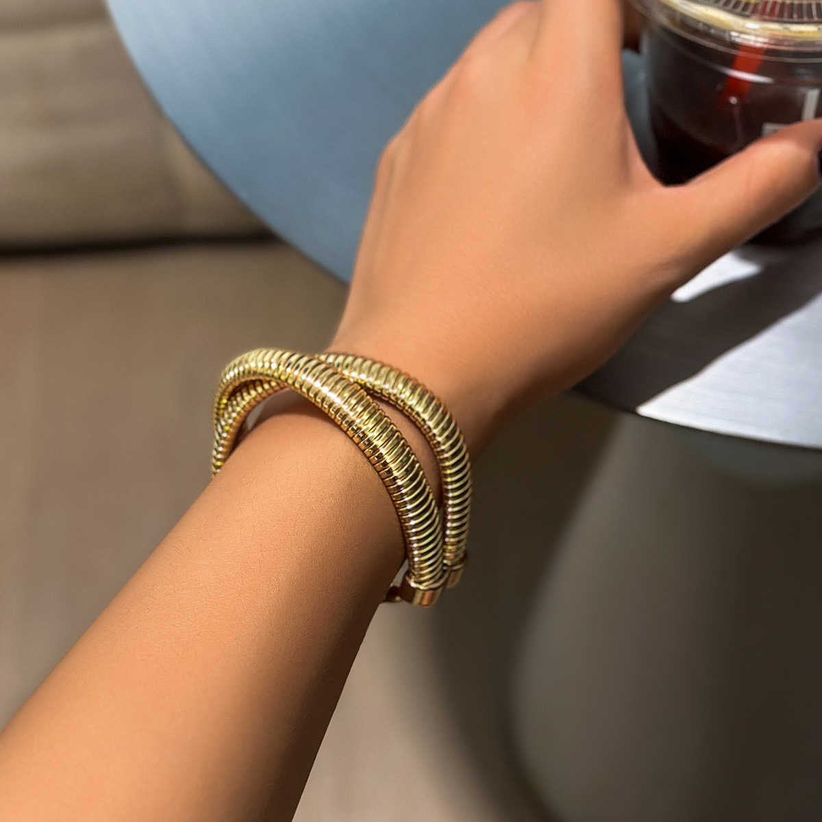 Charm Bracelets Fashion Thread Wide Face Bracelet with Decorative Design Stacked and Personalized Metal Serpentine Bracelet H25220 1 Z8KG