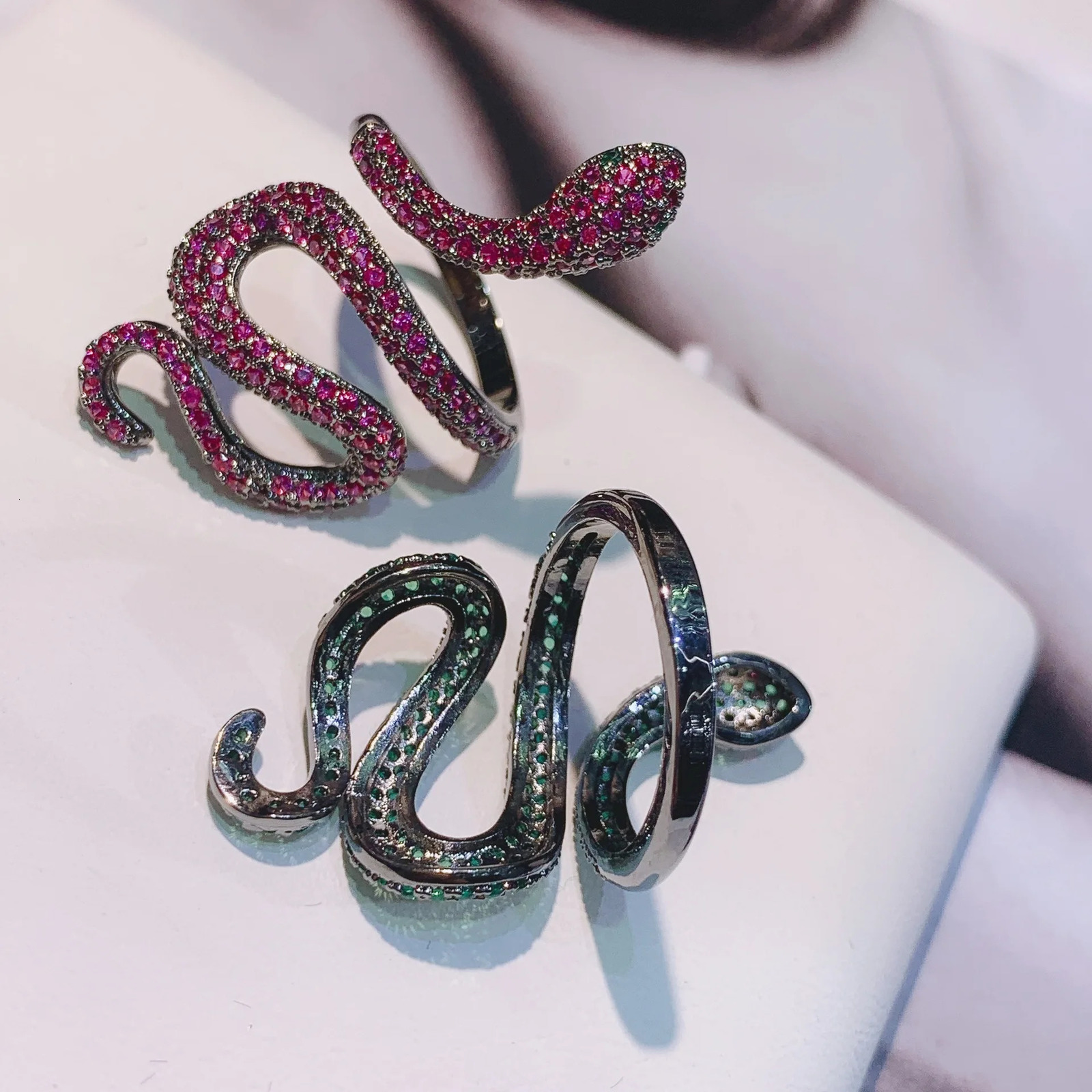 Fashion Adjustment Green Snake Ring for Women 250220