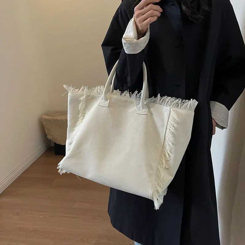 2025 New Fashion Womens Bag Simple Shoulder Bag High Quality Large Capacity Tote Bag Canvas Letter HOT SA LE Z250219
