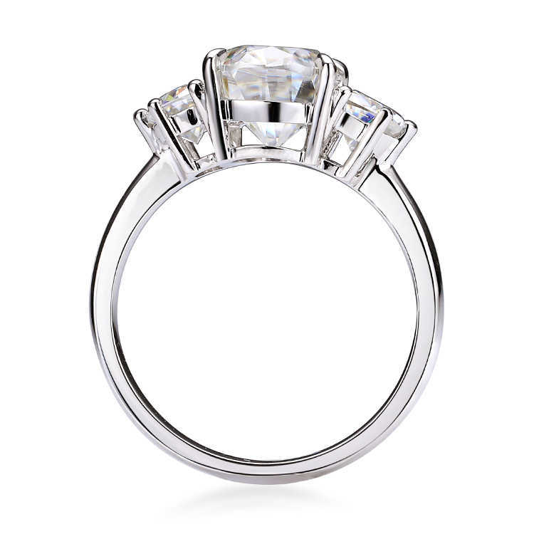 American Style Classic Wedding Diamond Ring White Moissanite 3.0 CT Oval Centre 3 Stone Trilogy Solid 18K Gold Ring for Women