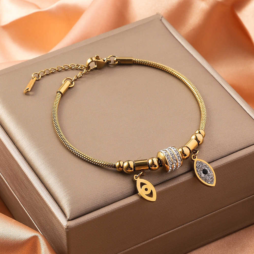 Charm Bracelets Hot selling stainless steel bracelet with five leaf clover inlaid with diamonds 18K vacuum electroplated titanium steel bracelet H2522