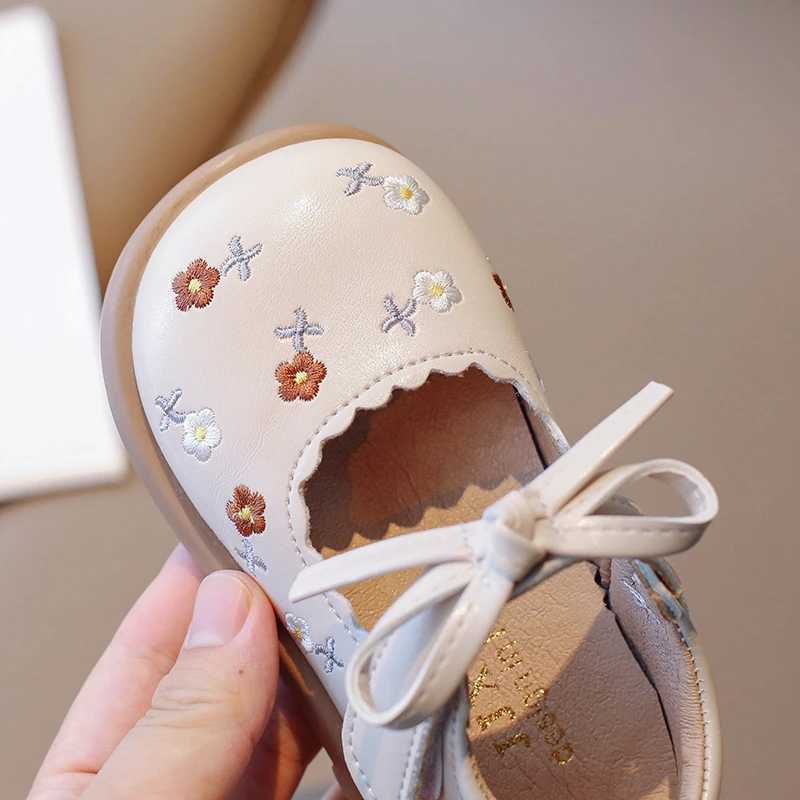 Little girl autumn leather shoes embroidered classic childrens flat shoes beige brown light 21-30 childrens Mary Jens X250220
