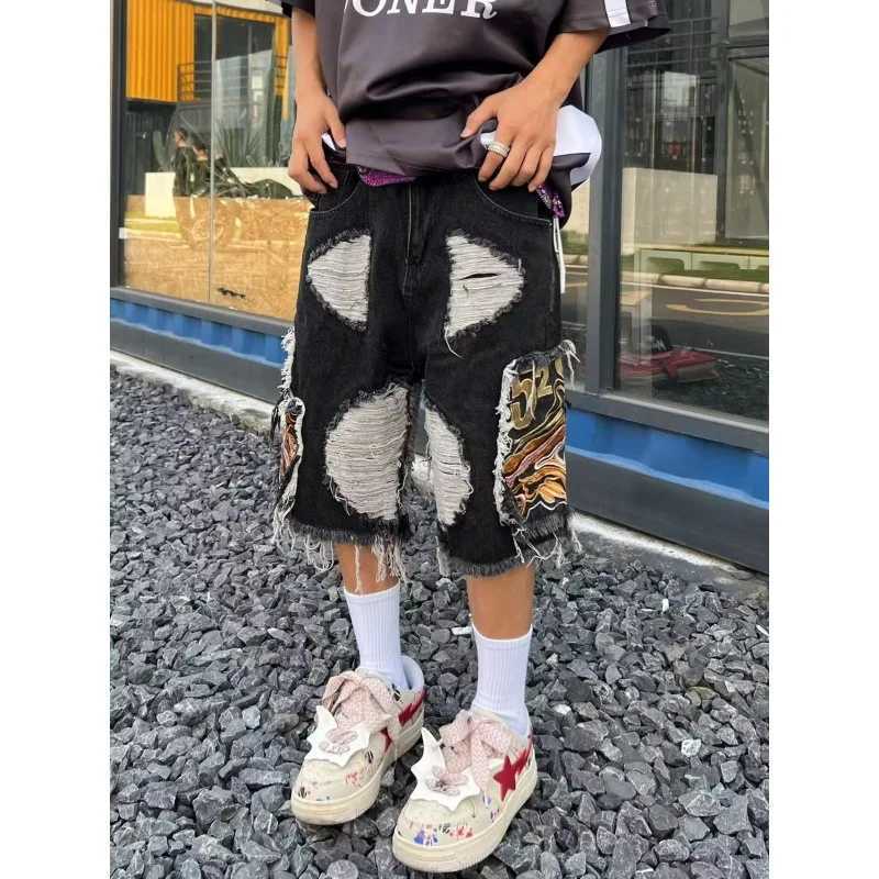 New Hip Hop Gothic Ripped Denim Shorts for Men and Women Casual Baggy Sweatpants Oversized Letter Embroidered Five Quarter Pants X250220
