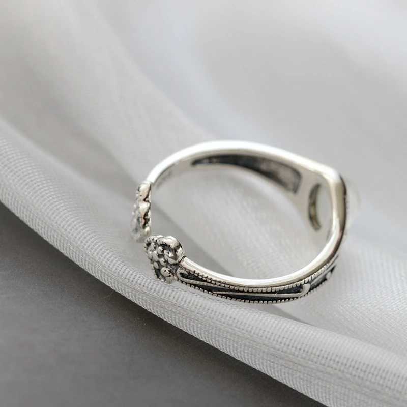 A genuine 925 sterling silver womens retro style charm ring with natural moonstone inlay foldable open ring fashionable jewelry gift X250220