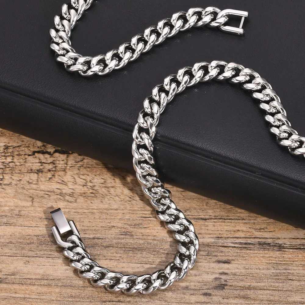 Vnox Never Fade 5mm/6mm/8mm Steel Cuban Chain Necklace for Women MenWaterproof Silver Color Unisex Miami Cu Link Chain ChokerXJ250219