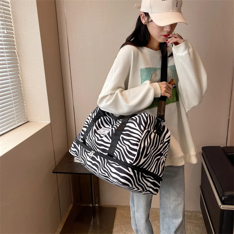 Travel Bag Womens Handbag Leopard Zebra Print Waterproof Large Size Luggage Fitness Dry Wet Separation Duffle Bag Weekend Bag 250214