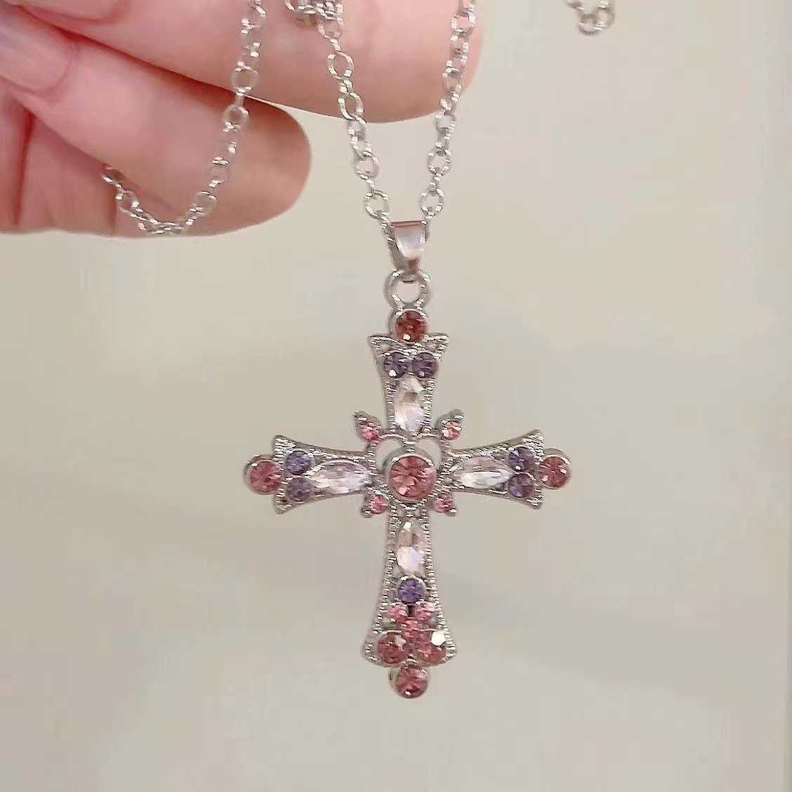 Pendant Necklaces 2024 New Bohemian Sweet Cool Style Spicy Girl Cross Necklace Female Heavy Industry Diamond Set Two Cross Necklaces H25219