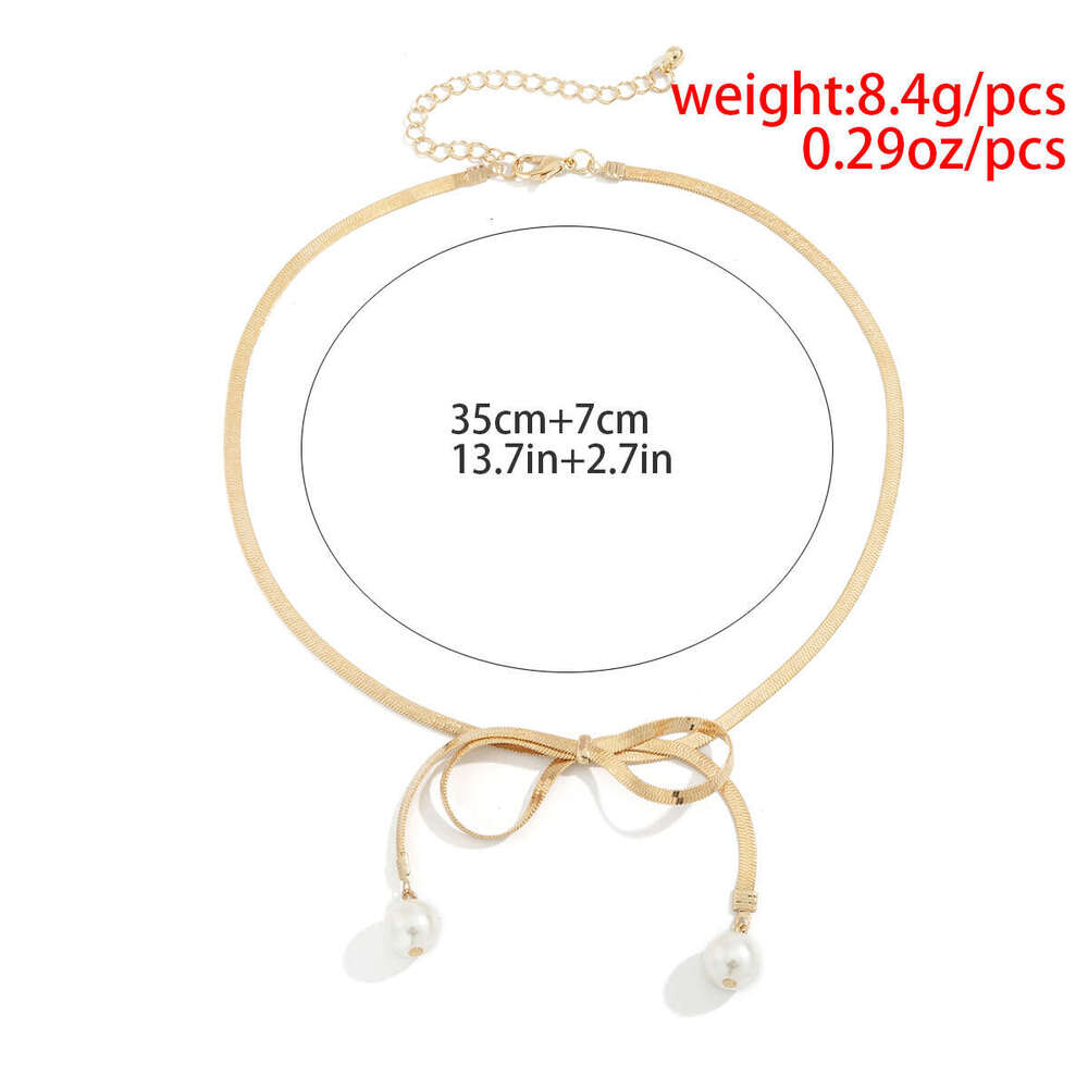 A niche cold metal snake bone with bow and collarbone chain resembg a pearl temperament letter pendant necklace